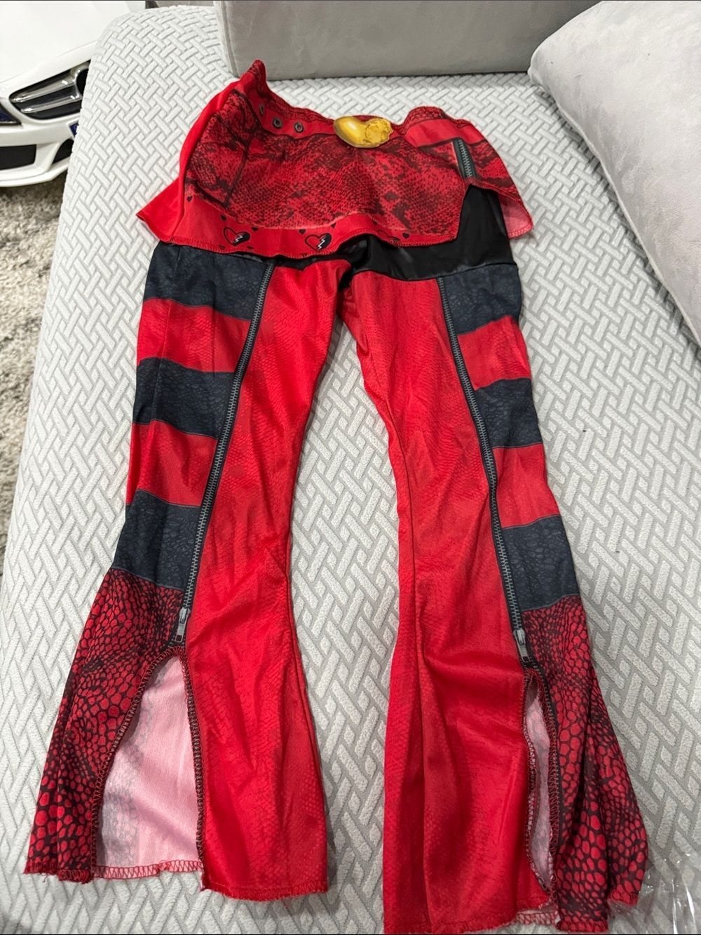 Disney Descendants 4 Deluxe The Rise Of Red Halloween Costume Small 4/6X - Picture 8 of 13